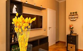 Sunny & Updated Flat With Panoramic City View 50M From M4 Stop