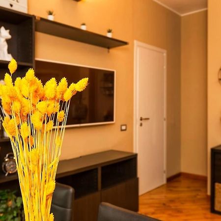 Sunny & Updated Flat With Panoramic City View 50M From M4 Stop Milano Esterno foto