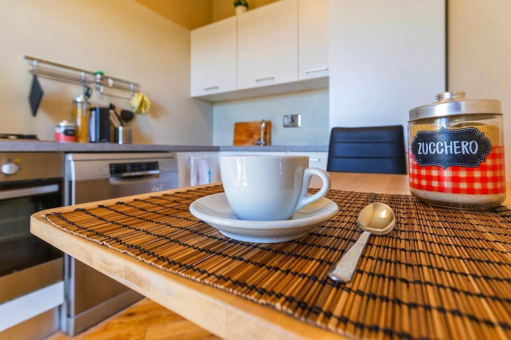 Sunny & Updated Flat With Panoramic City View 50M From M4 Stop Milano Esterno foto