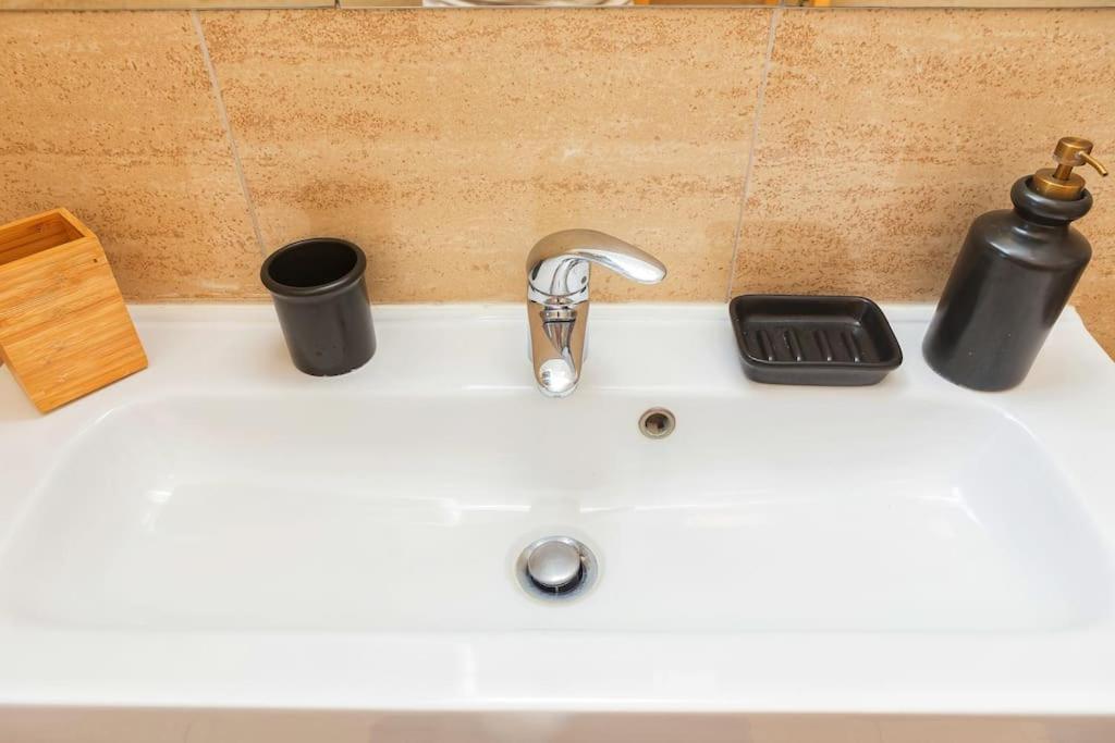 Sunny & Updated Flat With Panoramic City View 50M From M4 Stop Milano Esterno foto