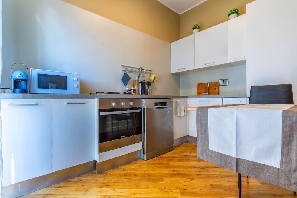 Sunny & Updated Flat With Panoramic City View 50M From M4 Stop Milano Esterno foto