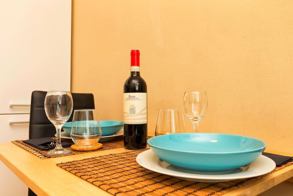 Sunny & Updated Flat With Panoramic City View 50M From M4 Stop Milano Esterno foto