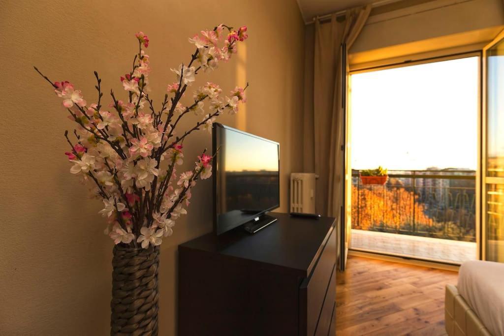 Sunny & Updated Flat With Panoramic City View 50M From M4 Stop Milano Esterno foto
