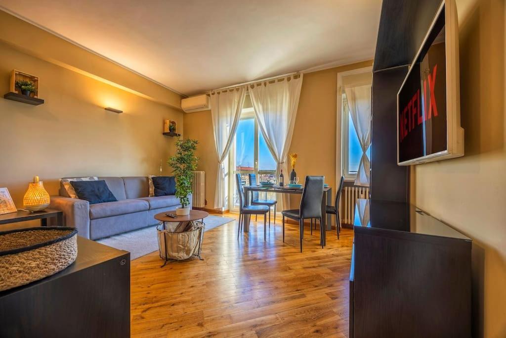 Sunny & Updated Flat With Panoramic City View 50M From M4 Stop Milano Esterno foto