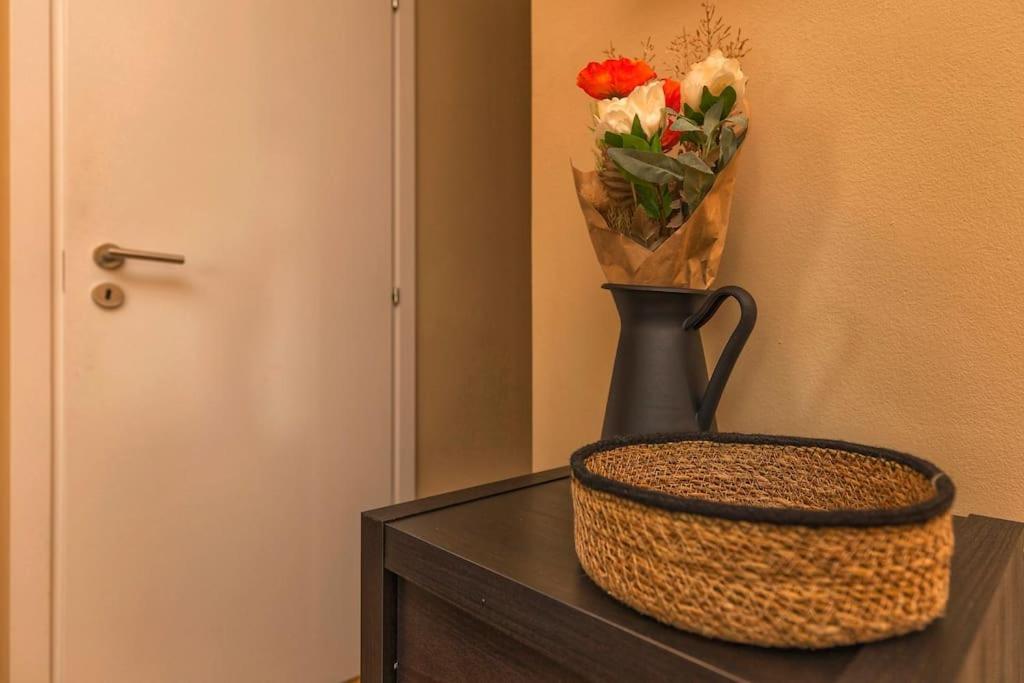 Sunny & Updated Flat With Panoramic City View 50M From M4 Stop Milano Esterno foto