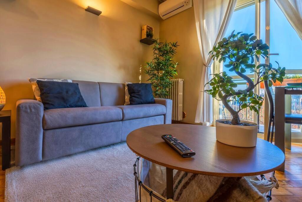 Sunny & Updated Flat With Panoramic City View 50M From M4 Stop Milano Esterno foto